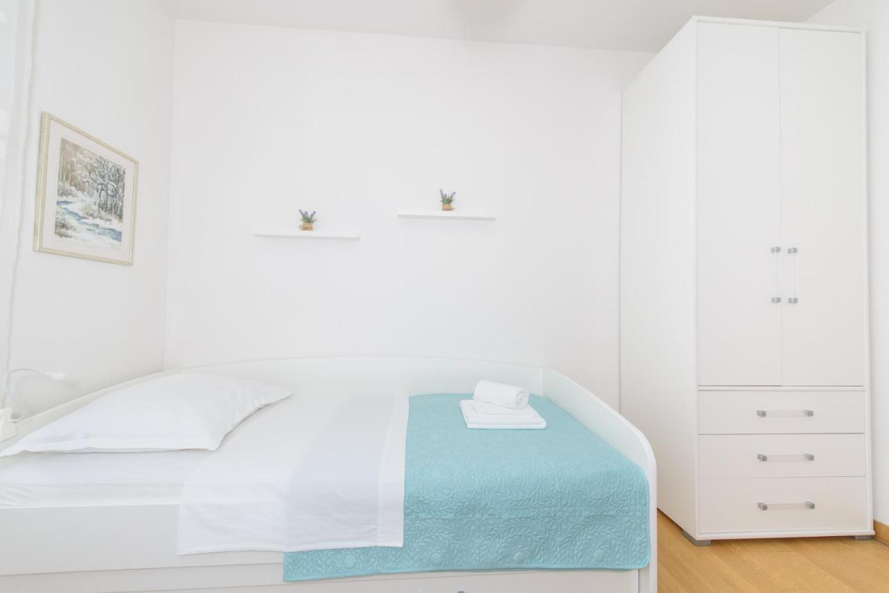 Apartment Nikolina Podstrana Bagian luar foto